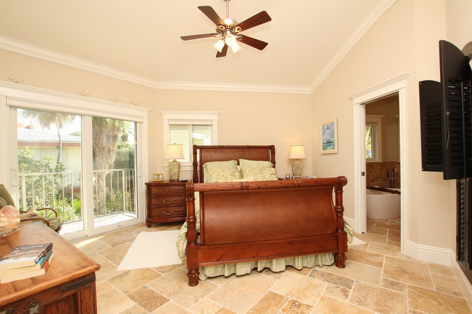 master bedroom, queen size
