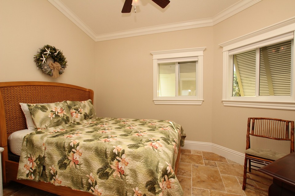 guest bedroom, queen size