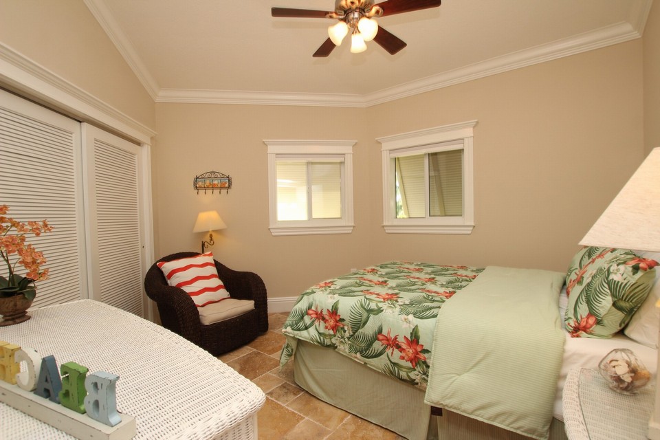 3rd bedroom, queen size